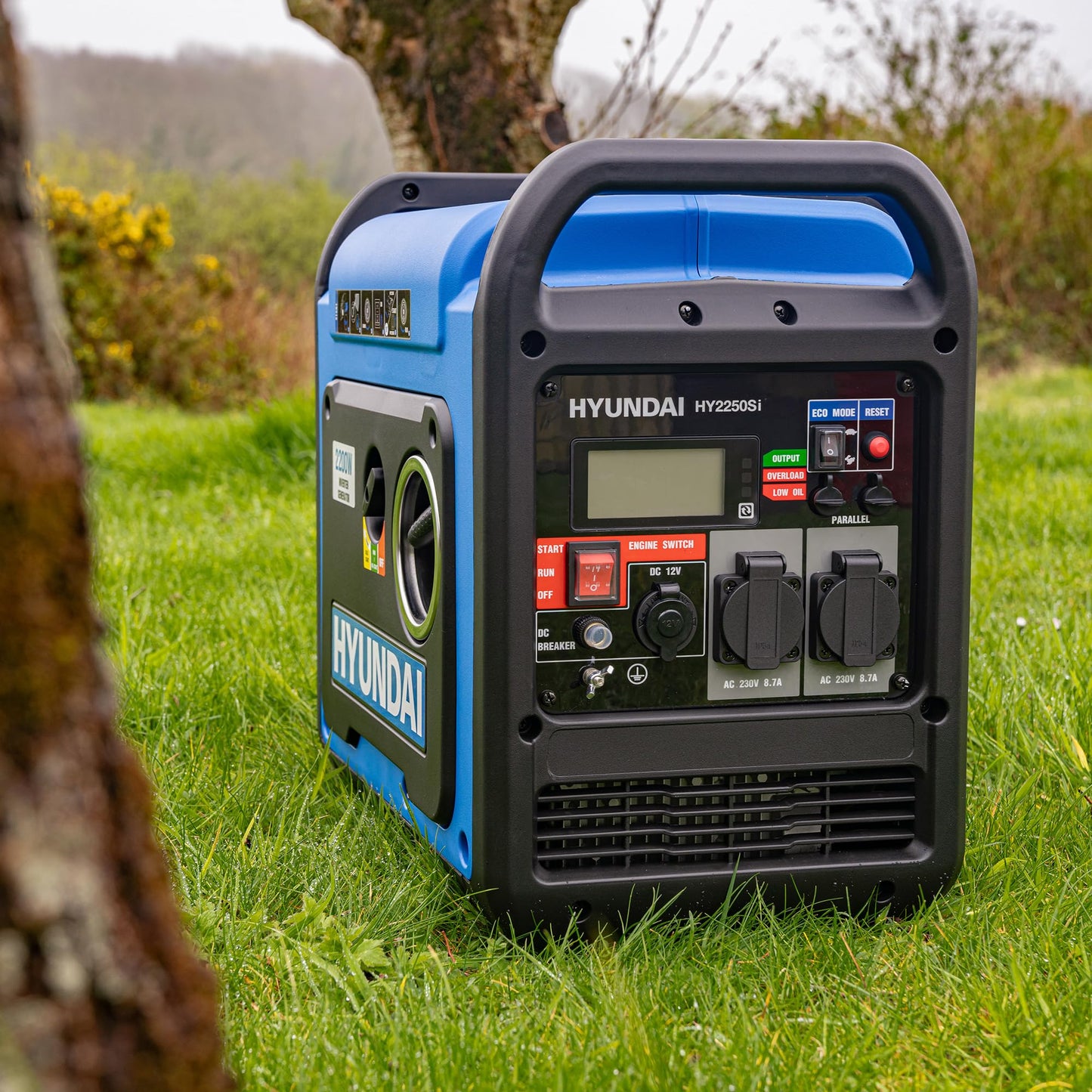 Hyundai 2200W / 2.2kW Petrol Inverter Generator, Pure Sine Wave Output, Lightweight, Quiet Running, 3 Year Warranty