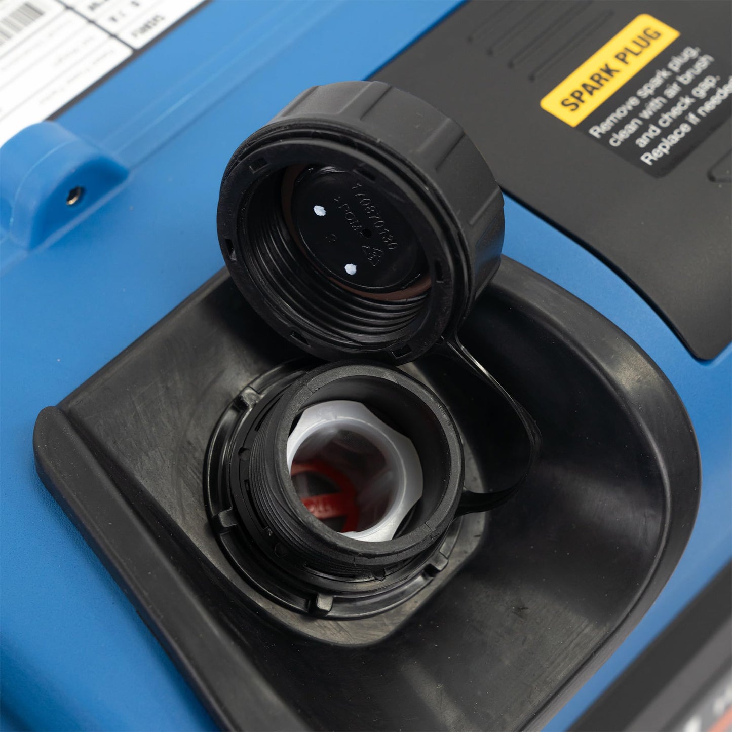 Hyundai 2200W / 2.2kW Petrol Inverter Generator, Pure Sine Wave Output, Lightweight, Quiet Running, 3 Year Warranty